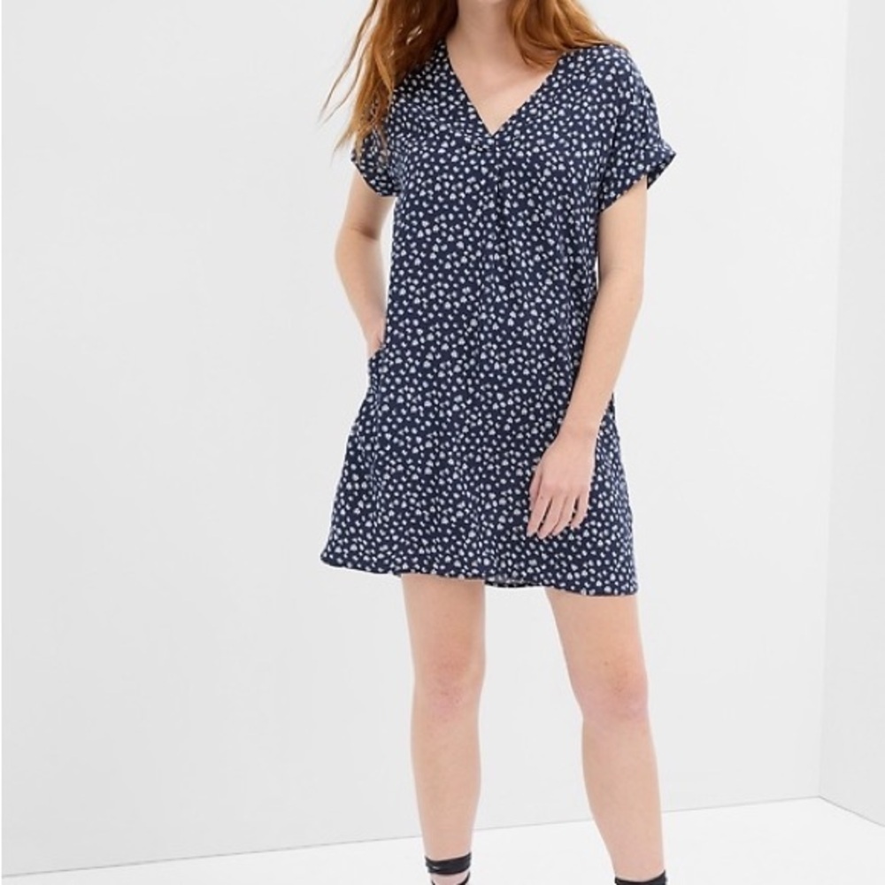 GAP Relaxed Sheath with Scoop Neckline (MEDIUM) - Picture 2 of 7